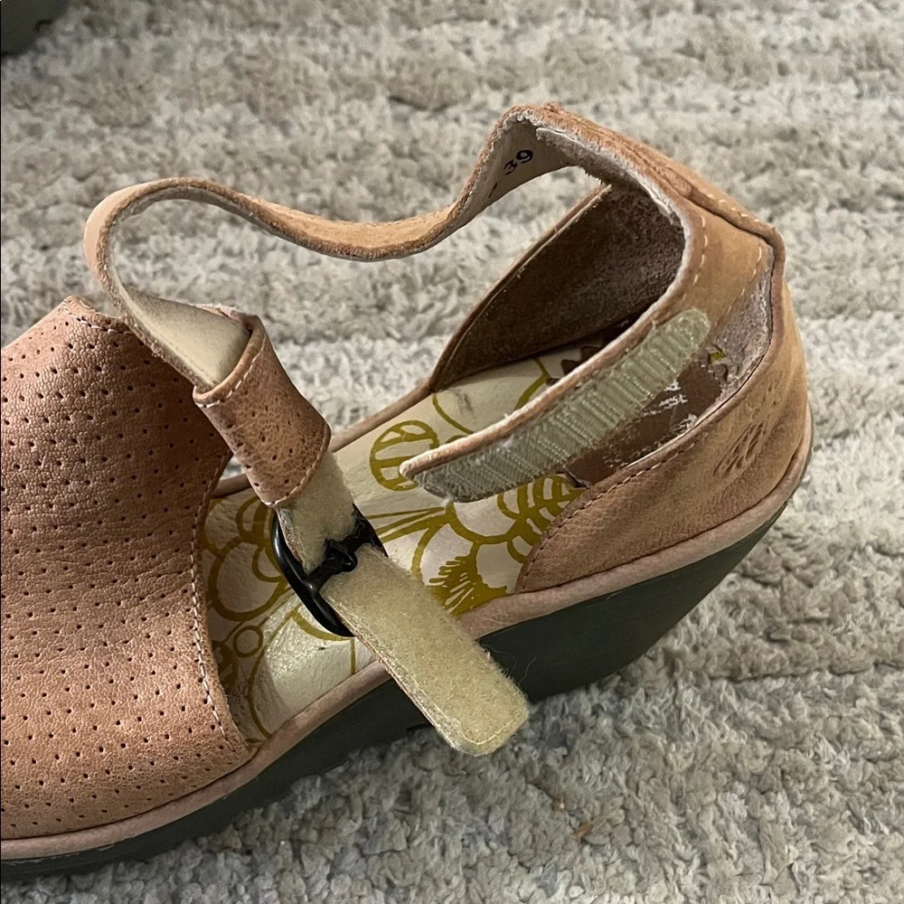 FLY London Women's Tan Suede Made in Portugal Peep-Toe Sandals 39